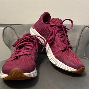 New Balance Womens 7.5